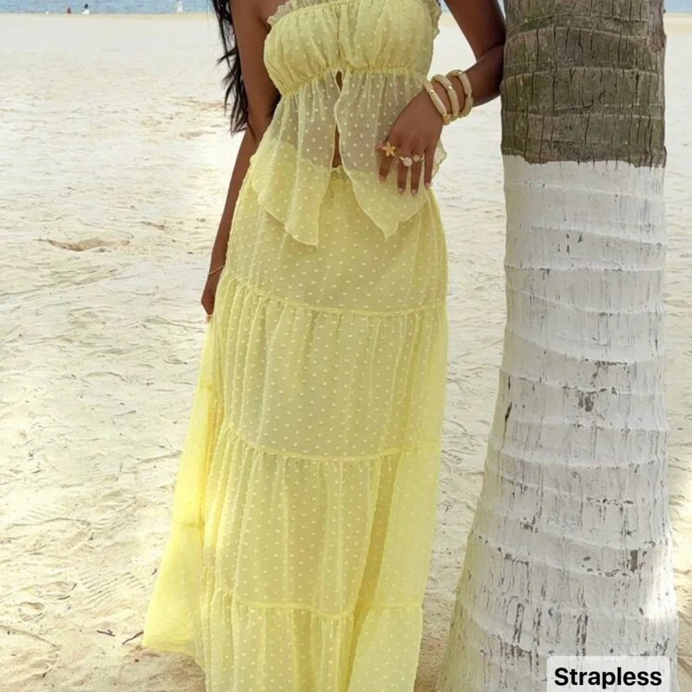 Elegant Yellow Strapless Dress - Picture 1 of 5